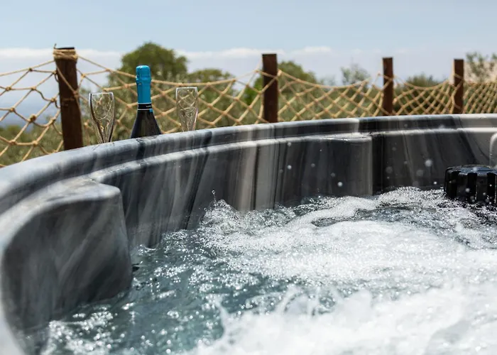 Luxusní stan Koru Etna Glamping - Con Vasca Idromassaggio Privata